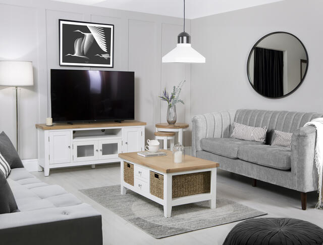 Venice White - Lifestyle Photos